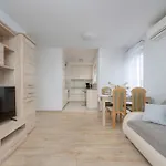 Beautiful With A Spacious Balcony In By Renters *