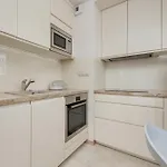 Lägenhet Beautiful With A Spacious Balcony In By Renters *