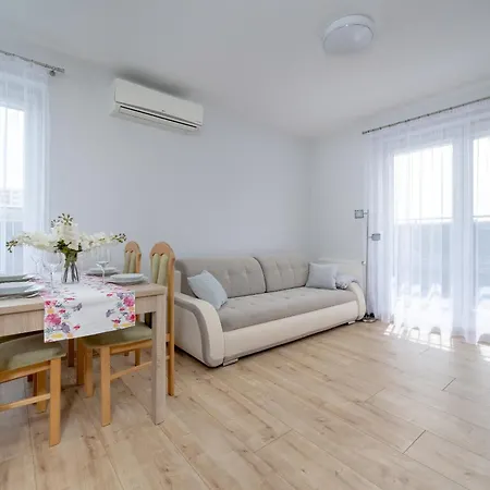 Beautiful With A Spacious Balcony In By Renters Apartmán Vratislav